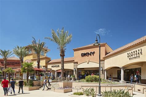 palm springs outlet mall